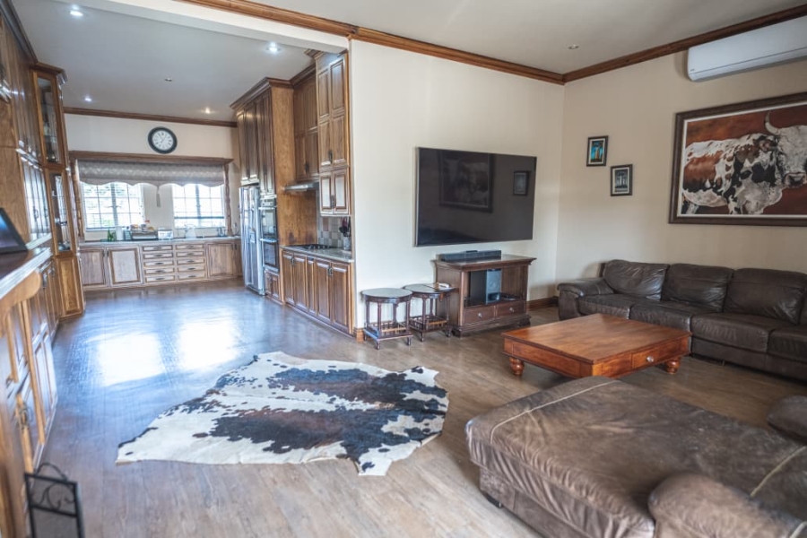 To Let 5 Bedroom Property for Rent in Wilkoppies North West